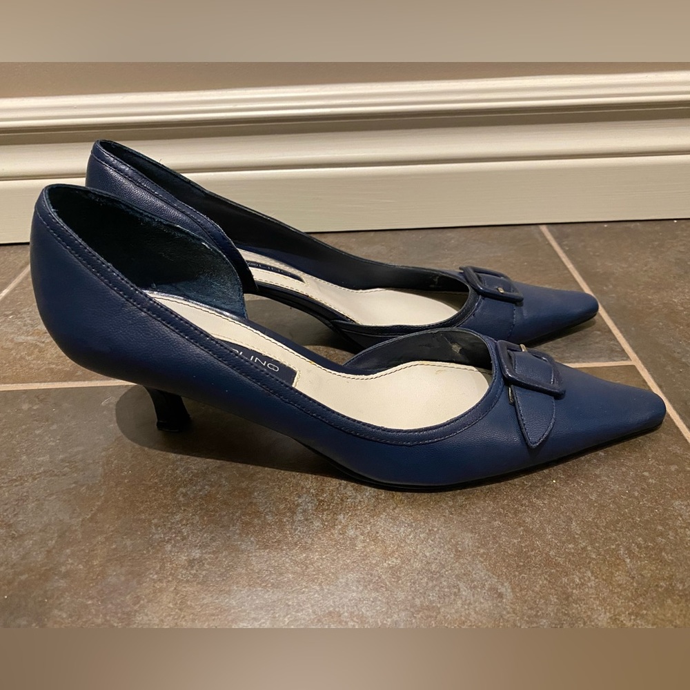 Bandolino navy leather heels size 7.5